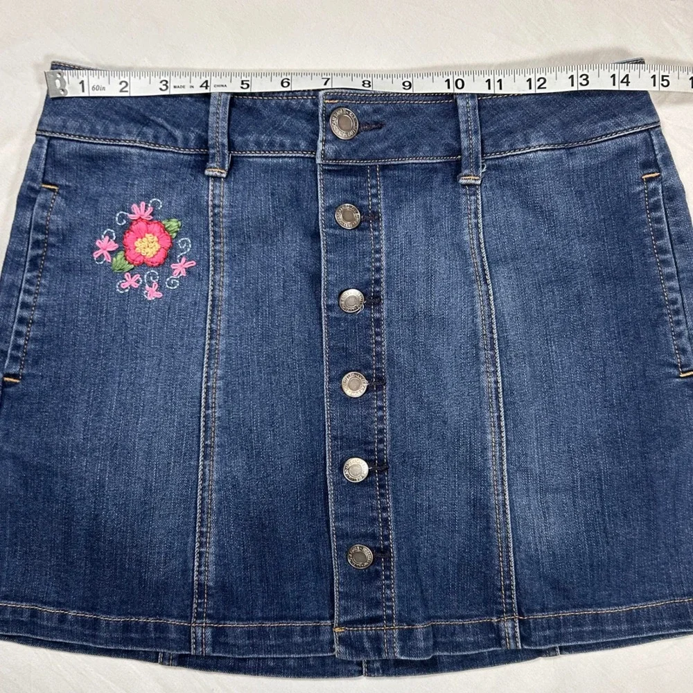 American Eagle Button Front Mini Skirt Floral Embroidery Small‎ Denim Boho Retro